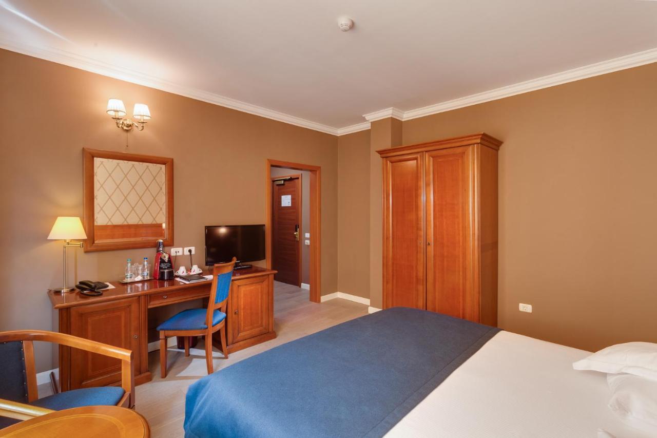 Hotel Opera Plaza Cluj-Napoca Ngoại thất bức ảnh