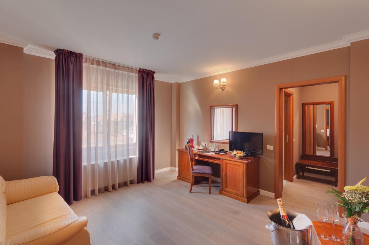 Hotel Opera Plaza Cluj-Napoca Ngoại thất bức ảnh